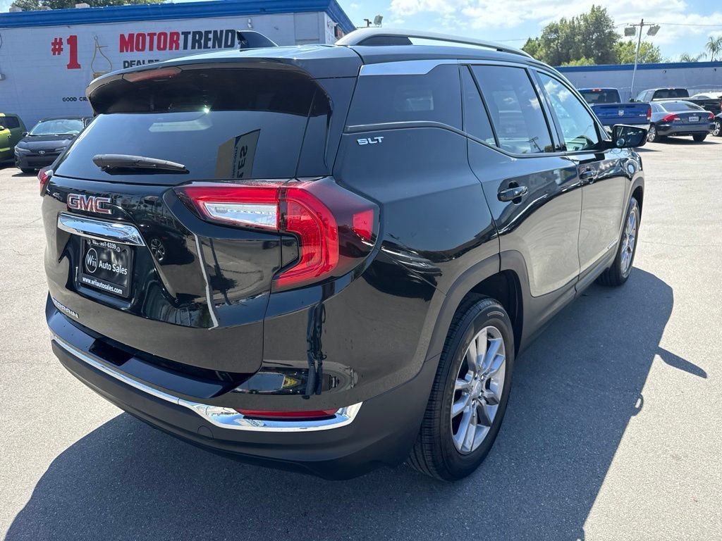 Used 2024 GMC Terrain SLT FWD image 25
