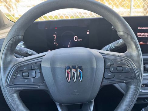 Used 2025 Buick Envista Preferred image 27
