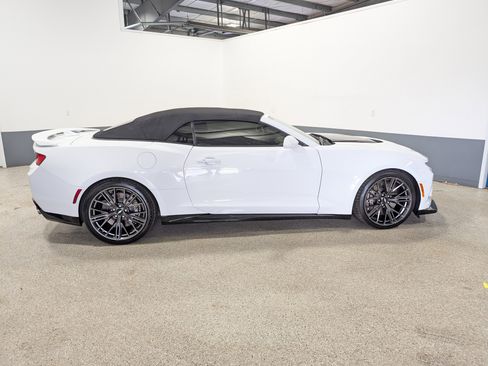 Used 2018 Chevrolet Camaro ZL1 RWD image 2