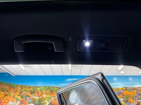 Used 2024 Volkswagen Tiguan SE R-Line AWD/4WD image 40