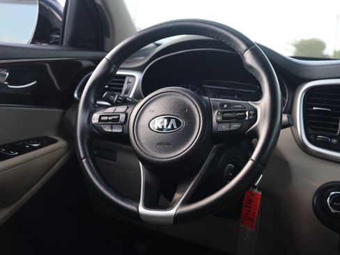 Used 2018 Kia Sorento FWD image 6