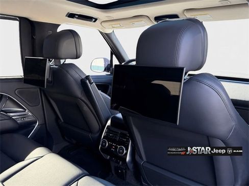 Used 2024 Land Rover Range Rover SE image 15