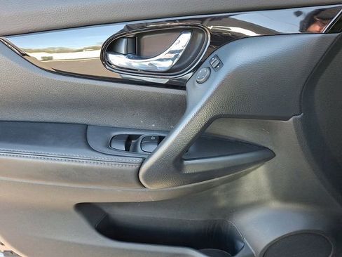 Used 2020 Nissan Rogue Sport SV image 12