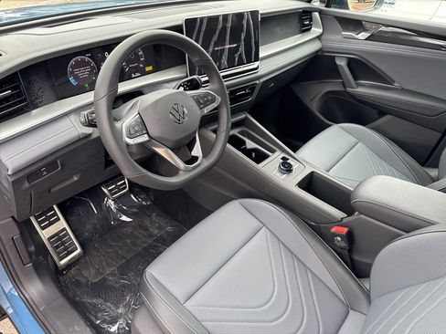 New 2026 Volkswagen Tiguan SE R-Line FWD image 10
