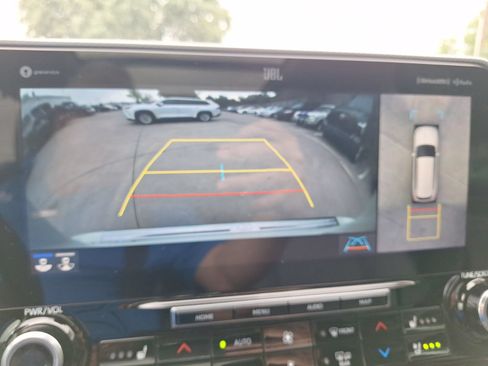 Used 2021 Toyota Highlander Platinum FWD image 25