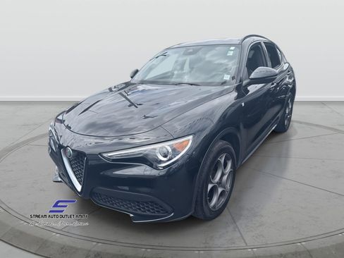 Used 2022 Alfa Romeo Stelvio Ti image 3