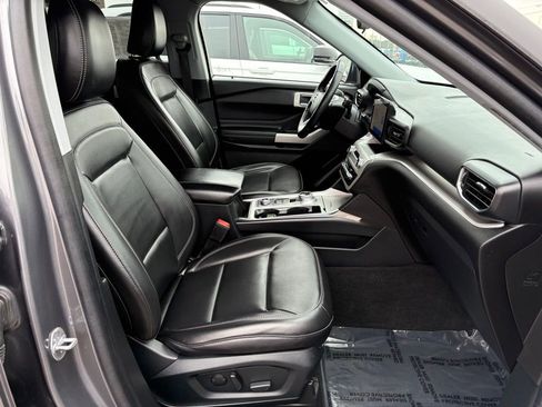Used 2021 Ford Explorer XLT w/ Equipment Group 202A image 17