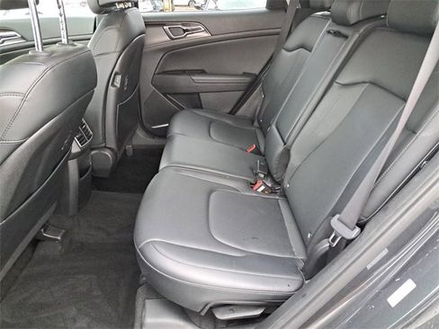 Used 2023 Kia Sportage EX image 11