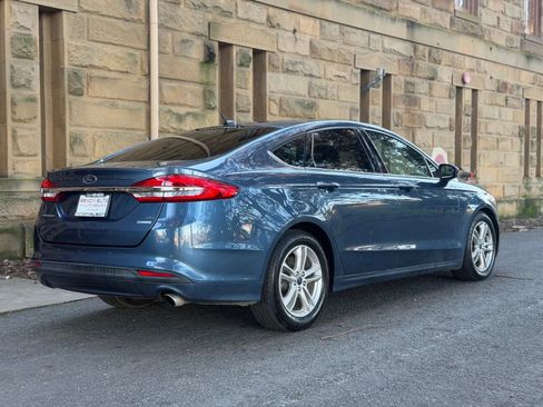 Used 2018 Ford Fusion SE w/ Fusion SE Technology Package FWD image 4