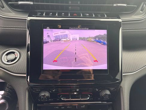 Certified 2025 Jeep Grand Cherokee Altitude AWD/4WD image 28