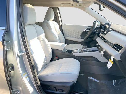 New 2025 Mitsubishi Outlander SEL image 35