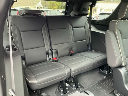 Used 2023 GMC Yukon SLT w/ SLT Luxury Package image 20