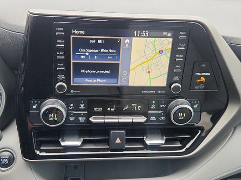 Used 2020 Toyota Highlander XLE AWD/4WD image 22