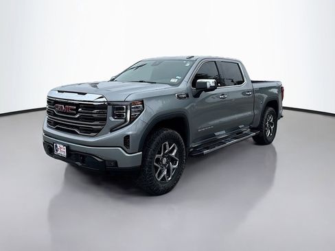 Used 2024 GMC Sierra 1500 SLT image 3
