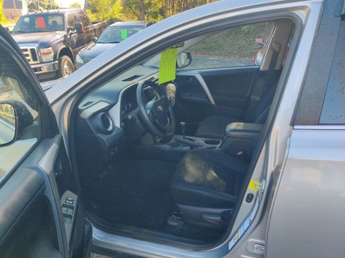 Used 2016 Toyota RAV4 LE image 12