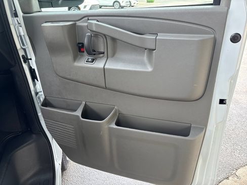 New 2026 GMC Savana 3500 LT w/ LT Preferred Equipment Group RWD image 27