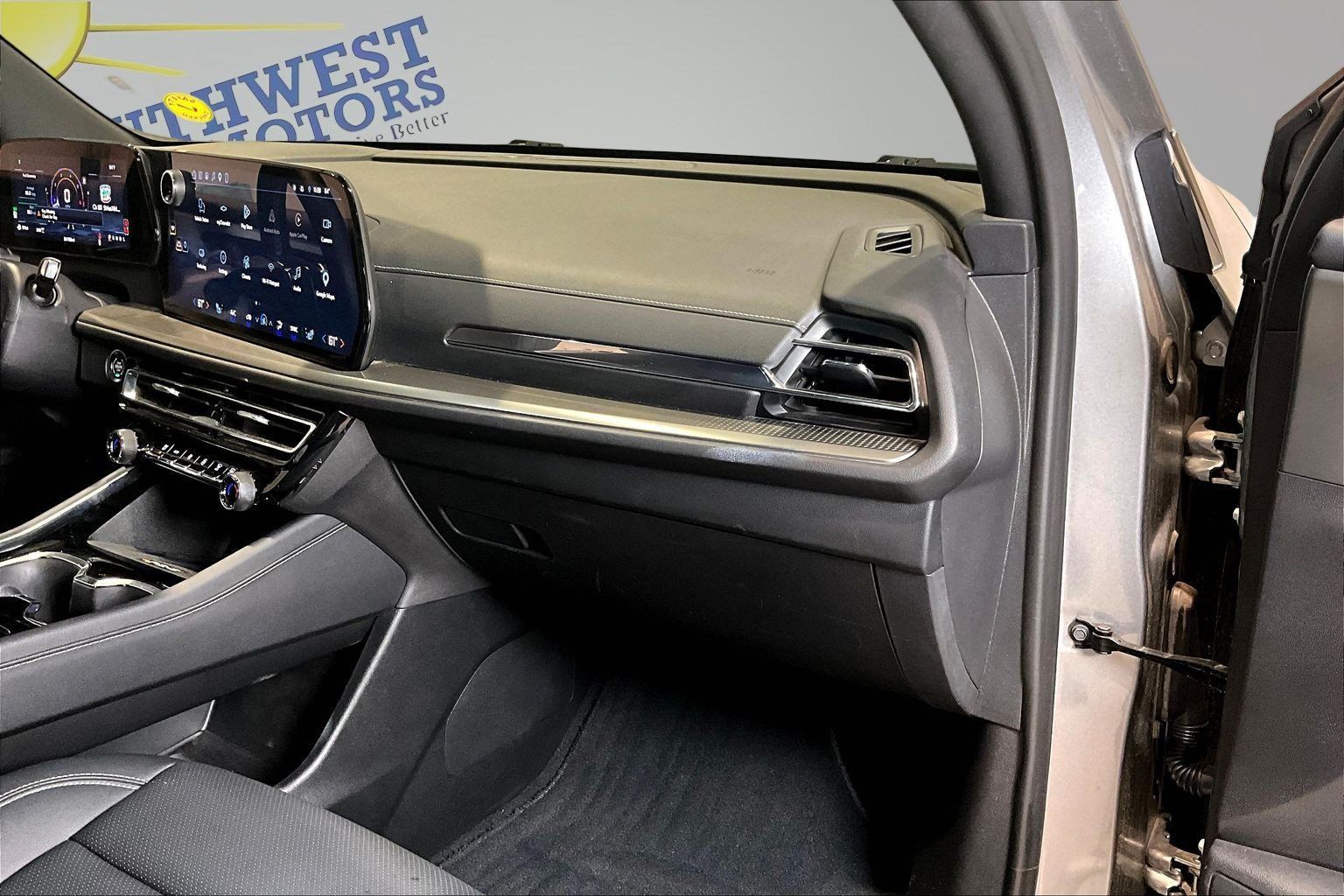 Used 2026 Chevrolet Traverse LT AWD/4WD image 28