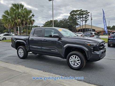 Used 2025 Toyota Tacoma SR5 image 7