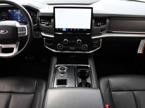 Used 2022 Ford Expedition XLT RWD image 32