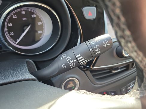 Used 2019 Buick Envision Essence image 30