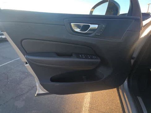 Certified 2025 Volvo XC60 B5 Plus image 8