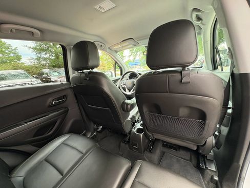 Used 2021 Chevrolet Trax LT w/ Premium Seat Package AWD/4WD image 15