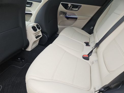 Certified 2026 Mercedes-Benz GLC 300 4MATIC image 19
