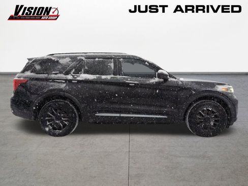 Used 2022 Ford Explorer XLT w/ Equipment Group 202A image 4