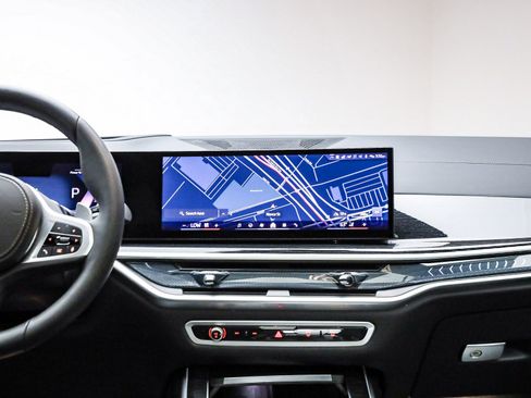 Certified 2025 BMW X7 xDrive40i w/ M Sport Package image 15