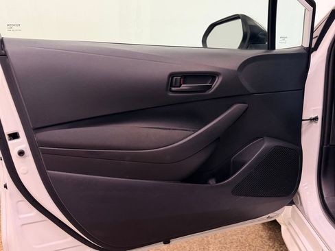 Used 2025 Toyota Corolla LE FWD image 9