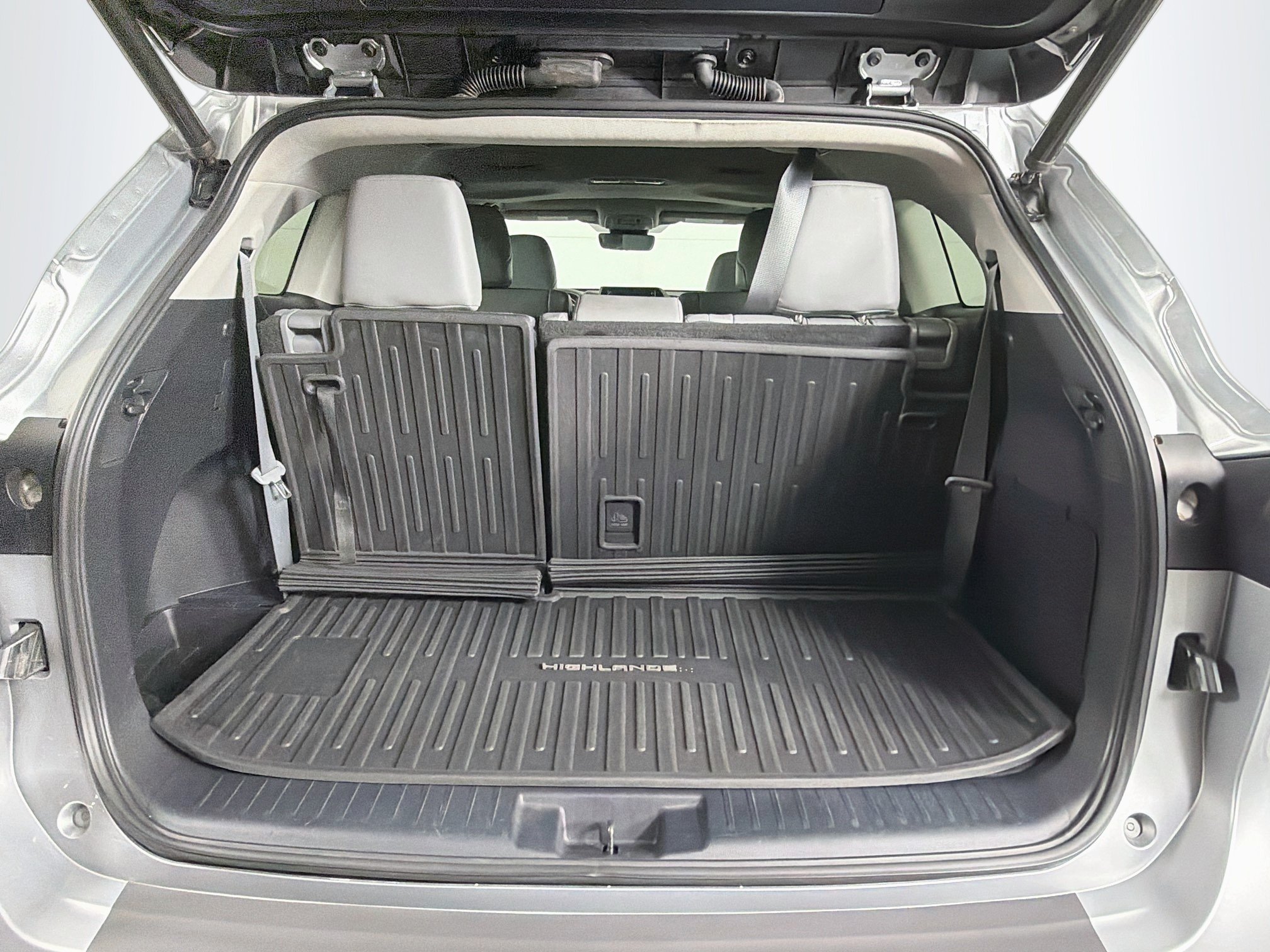 Used 2021 Toyota Highlander XLE FWD image 31