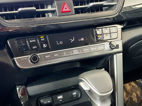 Used 2025 Kia Seltos S AWD/4WD image 16