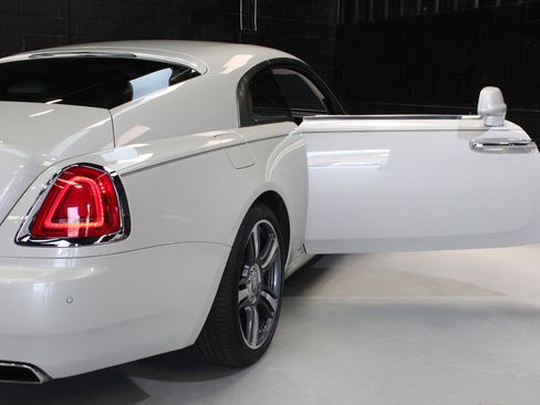 Used 2014 Rolls-Royce Wraith RWD image 38