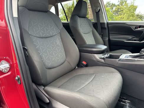 Used 2025 Toyota RAV4 XLE w/ Convenience Package FWD image 20