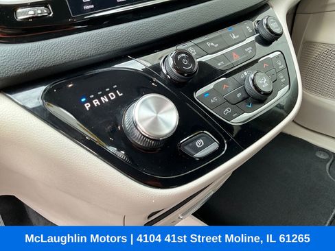 Used 2023 Chrysler Pacifica Touring-L image 26