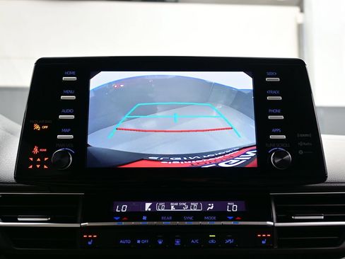 Used 2024 Toyota Sienna XLE FWD image 20