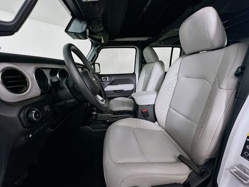 Used 2023 Jeep Wrangler Unlimited Sahara image 13