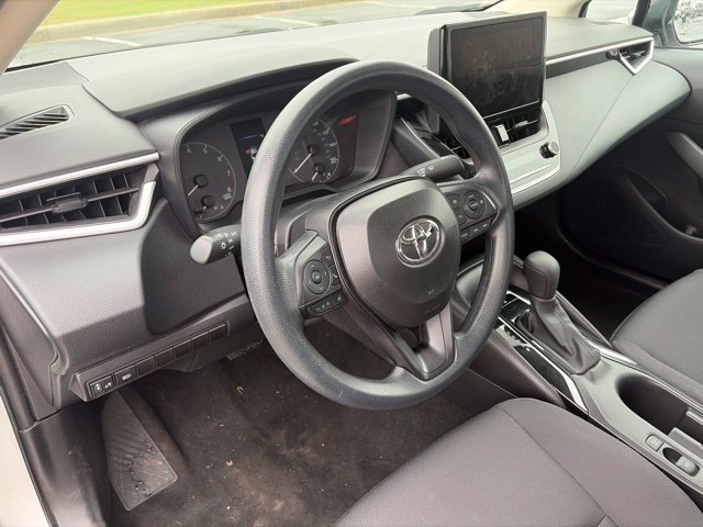 Used 2025 Toyota Corolla LE FWD image 9