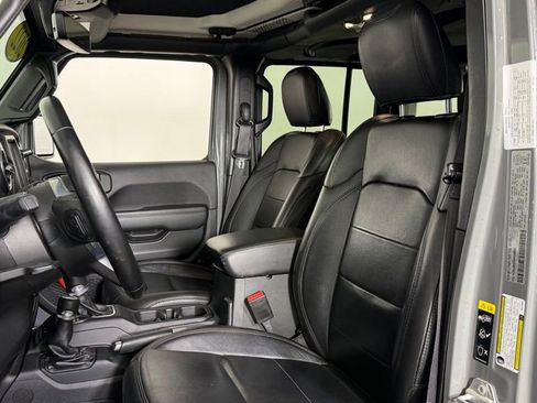Used 2022 Jeep Wrangler Unlimited Sahara AWD/4WD image 13