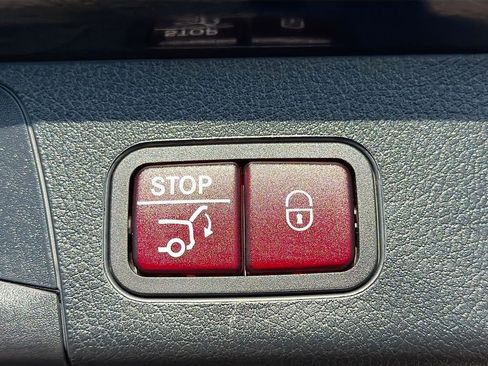 Used 2024 Mercedes-Benz GLB 250 image 12