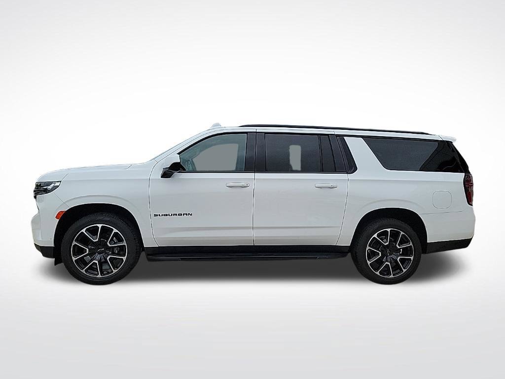 Used 2023 Chevrolet Suburban RST AWD/4WD image 2