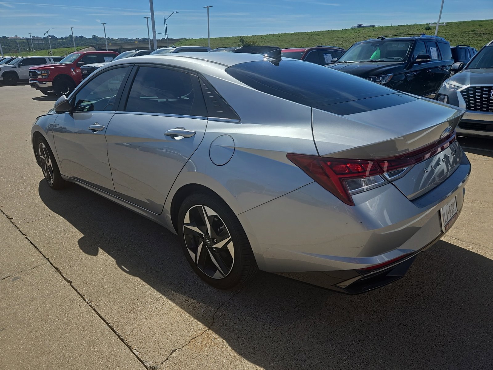 Used 2021 Hyundai Elantra SEL w/ Convenience + Premium Package FWD image 8