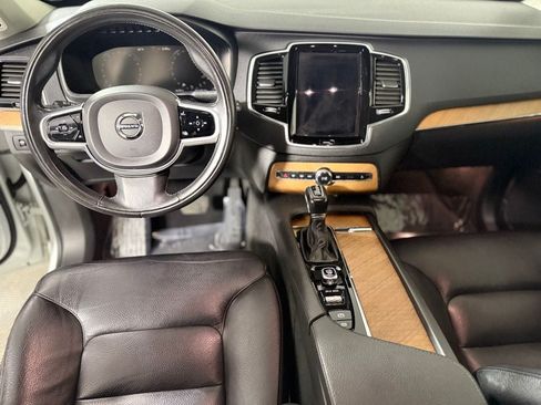 Used 2021 Volvo XC90 T6 Momentum w/ Protection Package Premier AWD/4WD image 11