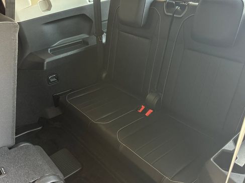 Used 2023 Volkswagen Tiguan SE FWD image 15