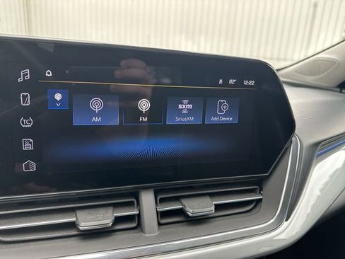 Used 2025 Chevrolet Trax LT w/ LT Convenience Package FWD image 14