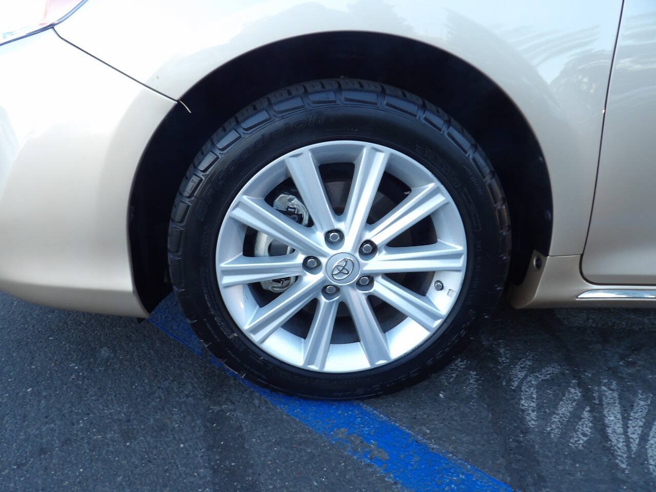 Used 2012 Toyota Camry XLE w/ Convenience Pkg FWD image 15