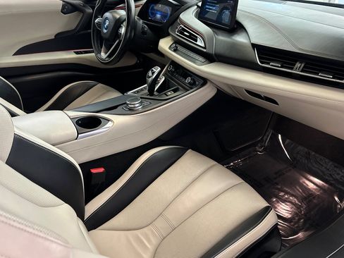Used 2019 BMW i8 Roadster AWD/4WD image 32