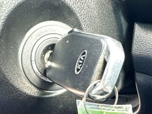 Used 2019 Kia Forte LXS FWD image 18