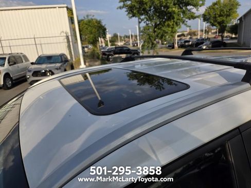 Used 2023 Toyota Highlander XLE FWD image 8