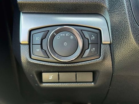 Used 2018 Ford Explorer XLT w/ Equipment Group 202A AWD/4WD image 20